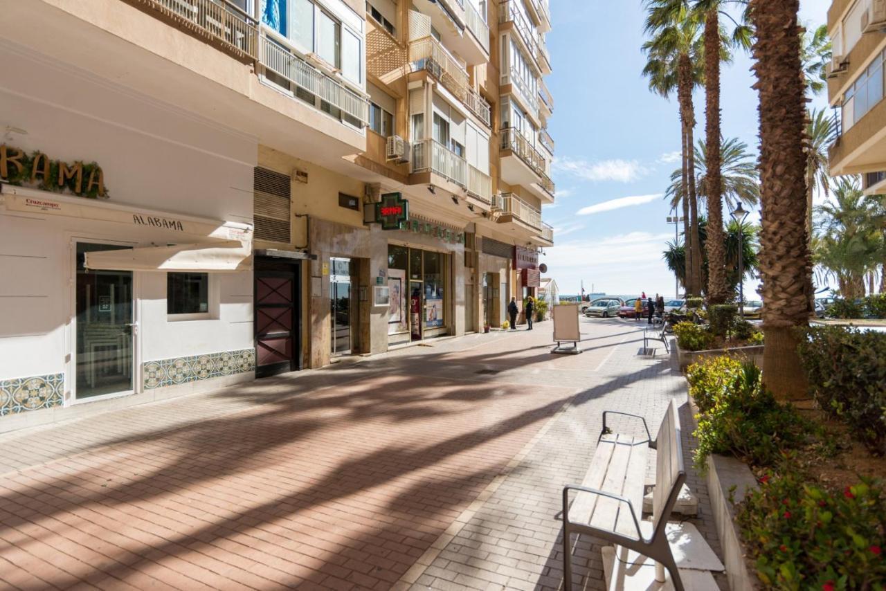 Bright Beachfront Apartment Malaga Exterior photo