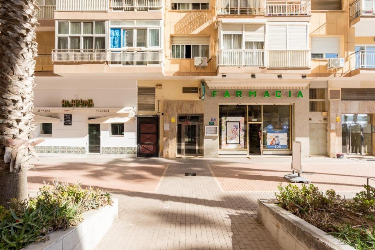 Bright Beachfront Apartment Malaga Exterior photo