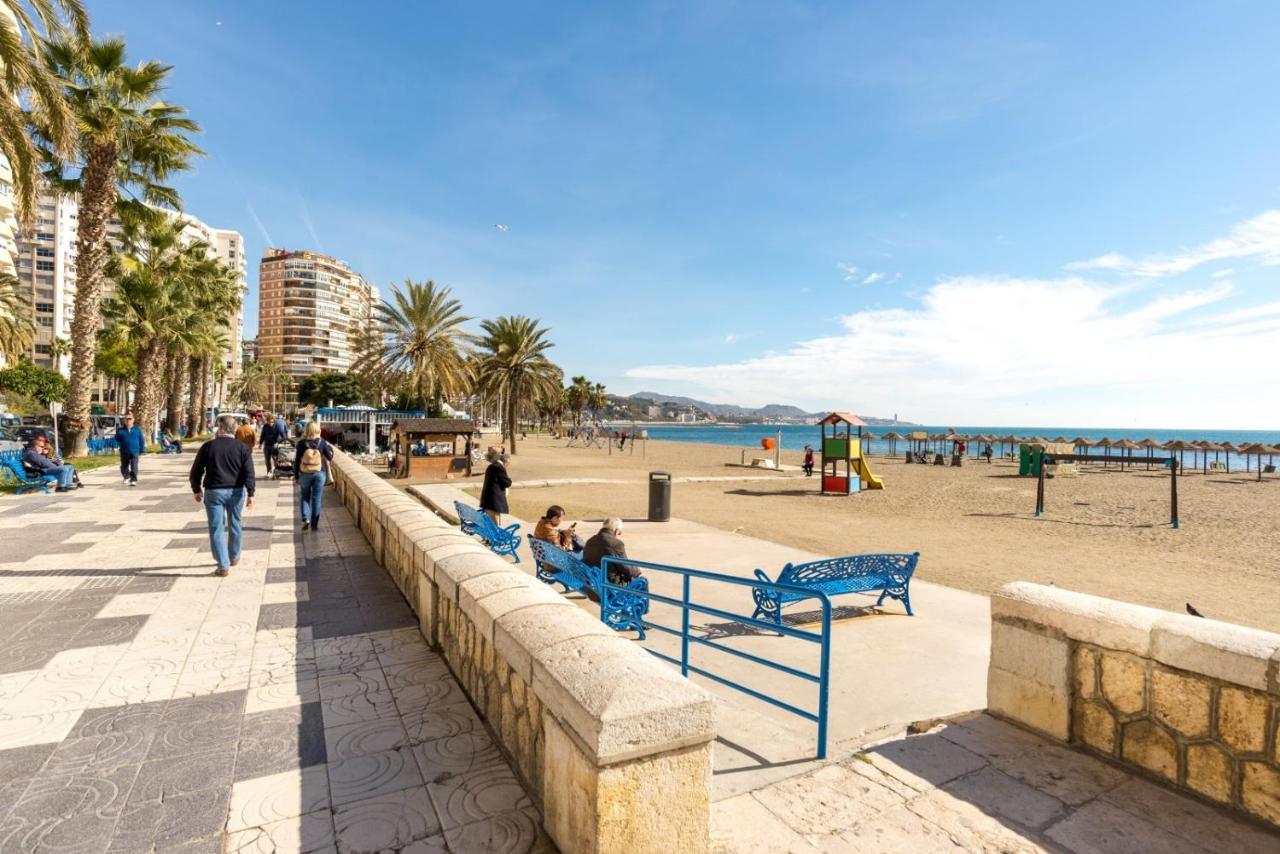 Bright Beachfront Apartment Malaga Exterior photo